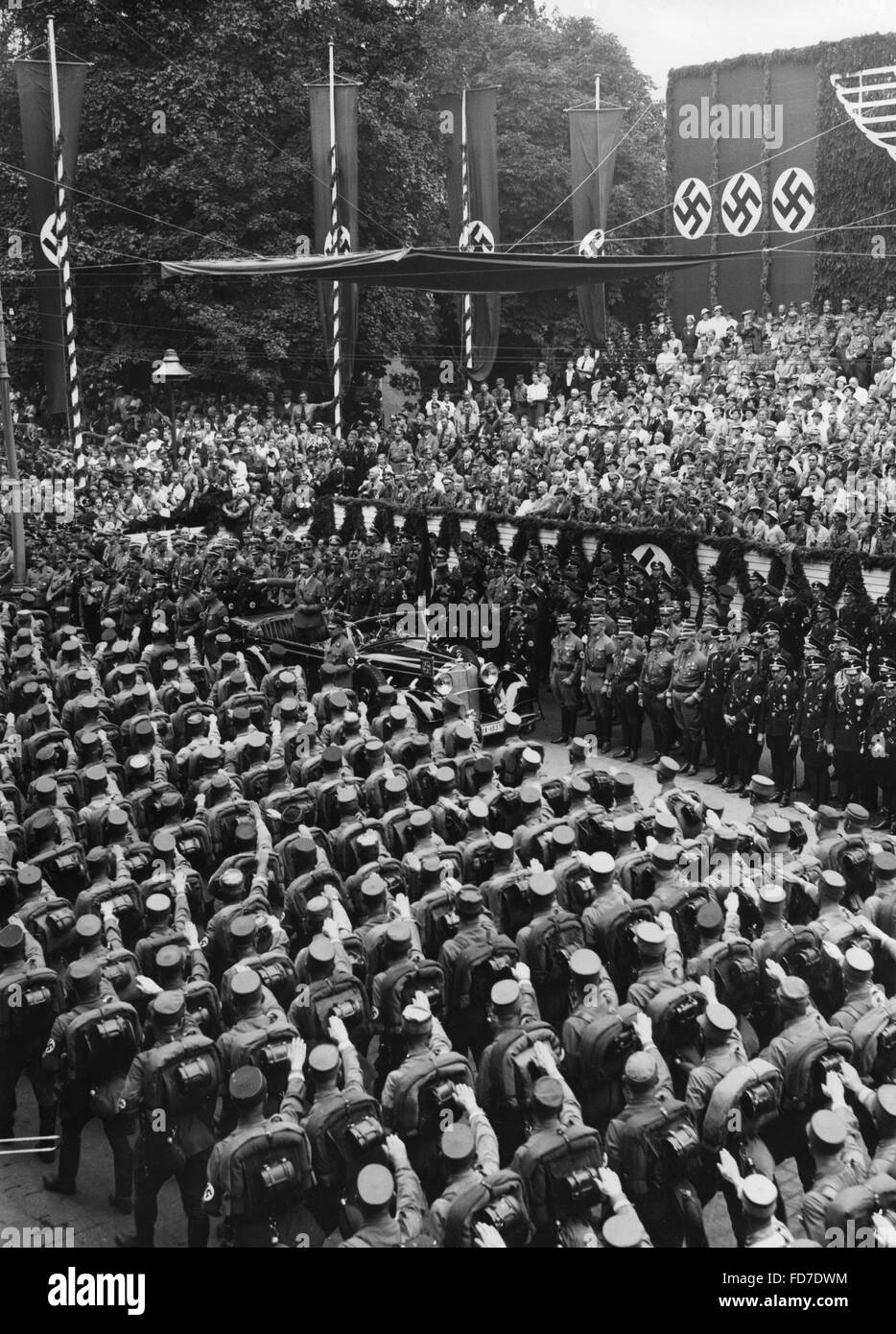 Parade vor Adolf Hitler in Weimar, 1936 Stockfoto