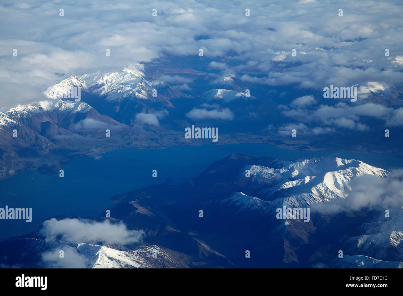 Lake Wakatipu und schneebedeckten Berge in der Nähe von Queenstown, Otago, Südinsel, Neuseeland - Antenne Stockfoto