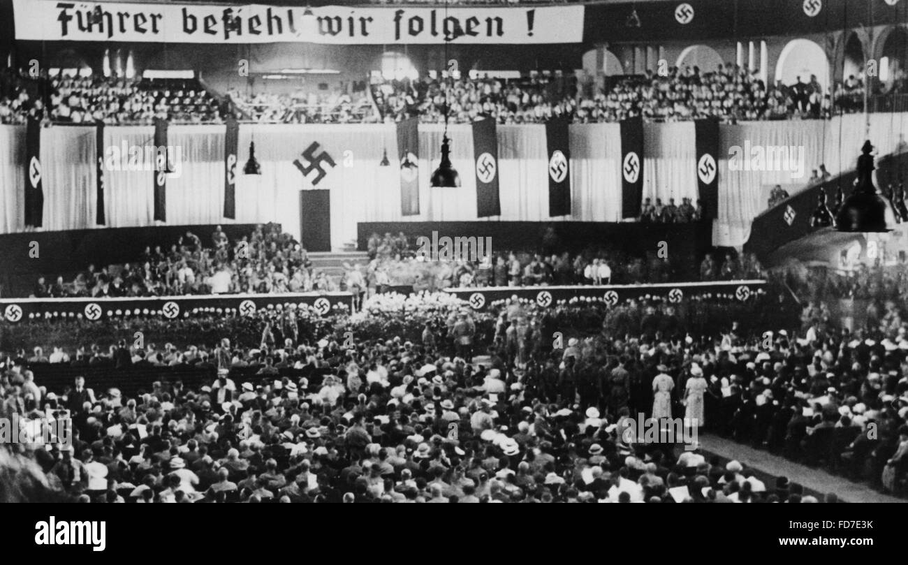 Publikum im Sportpalast in Berlin, 1935 Stockfoto