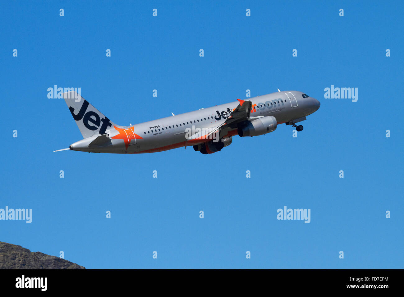 JetstarAirbus A320 Flugzeug abheben von Queenstown Flughafen, Otago, Südinsel, Neuseeland Stockfoto