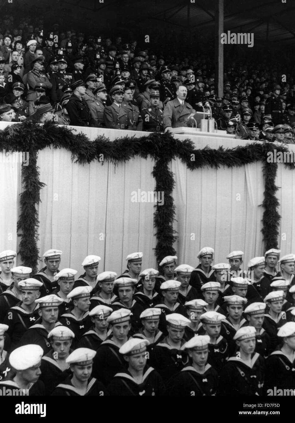 Adolf Hitler spricht bei einer Jugend-Kundgebung in Berlin, 1936 Stockfoto
