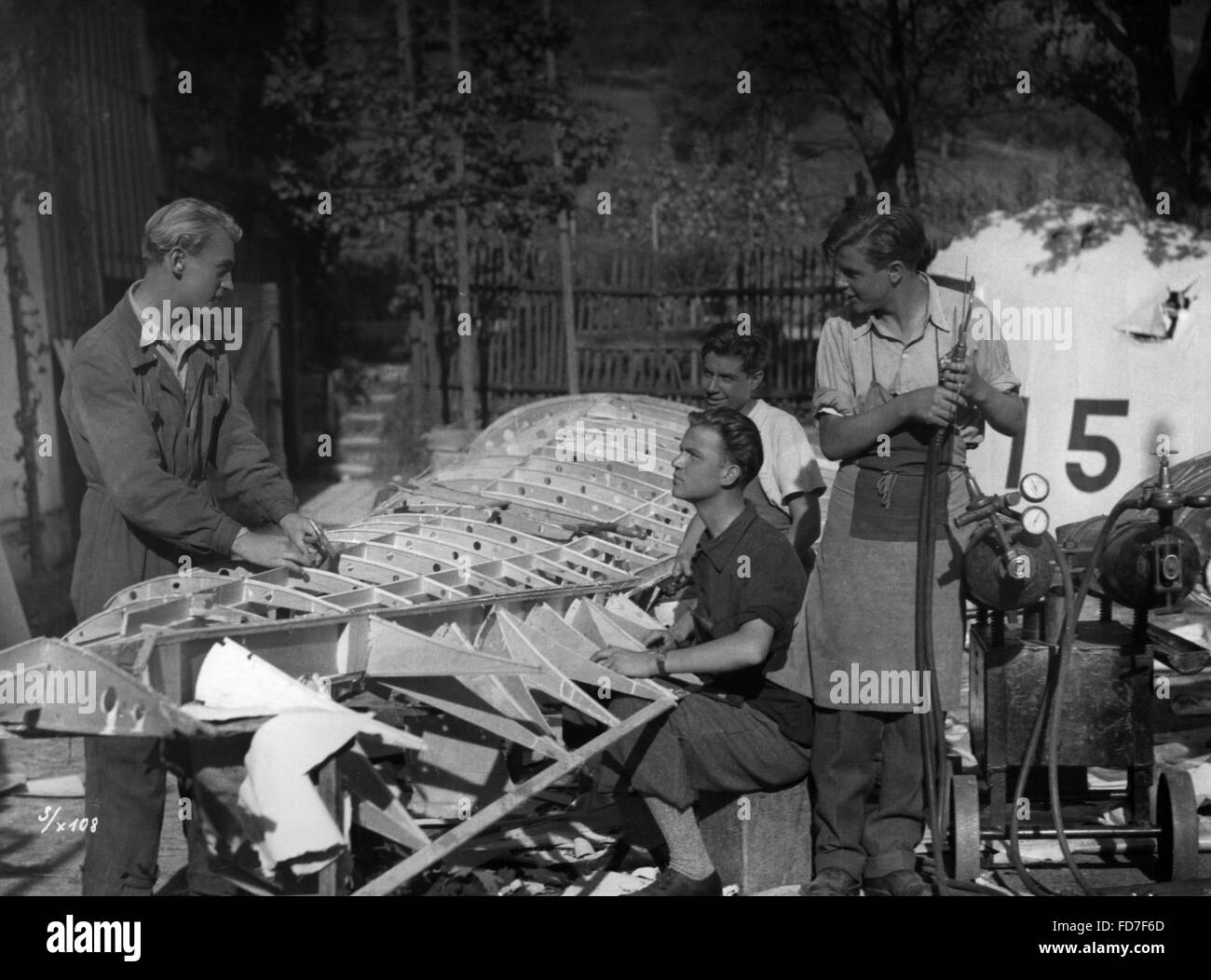 Filmszene: Flieger-HJ Mitglieder bei der Arbeit, 1942 Stockfoto