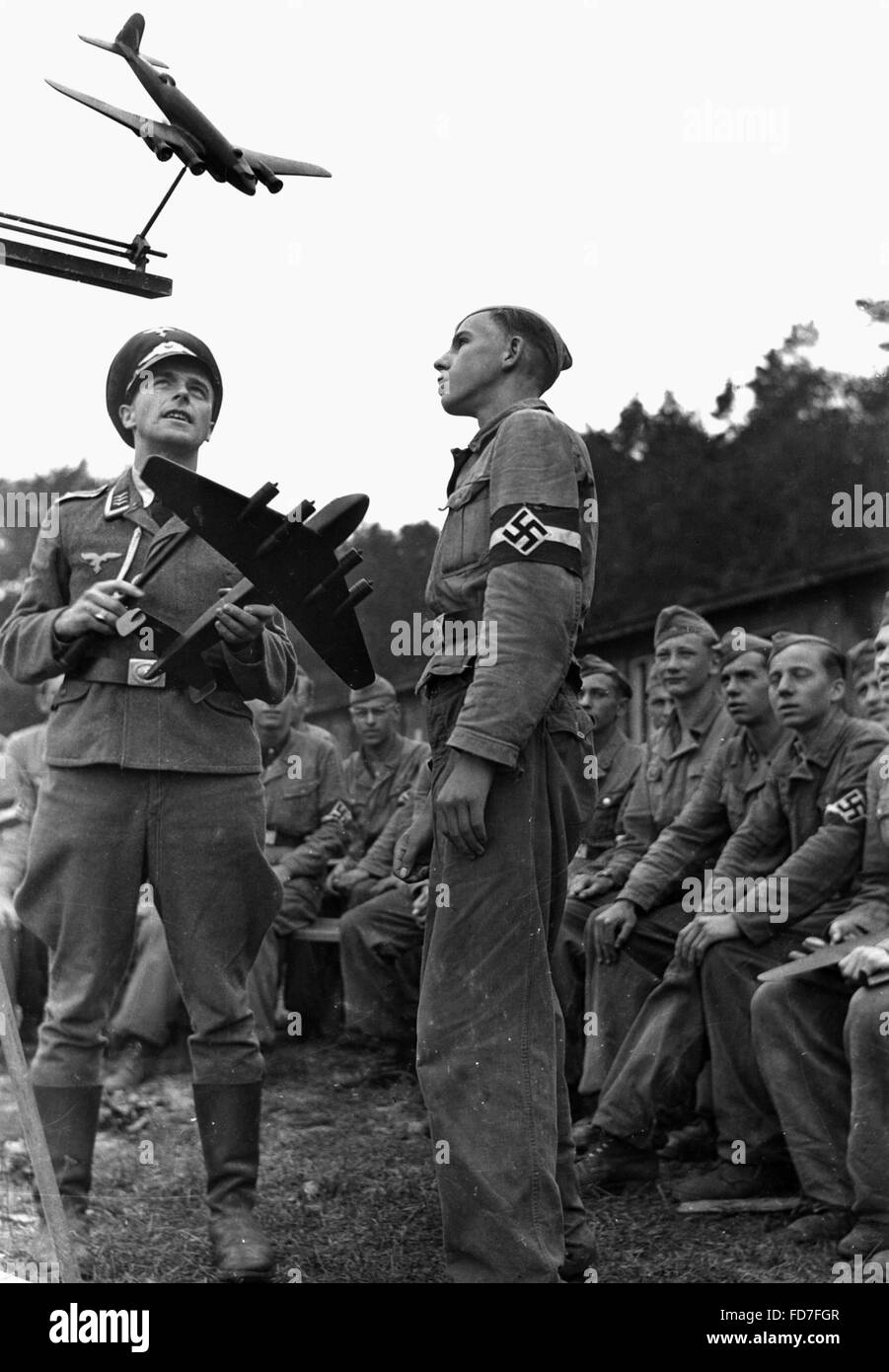 HJ-Ausbildung im Truppenübungsplatz, 1943 Stockfoto