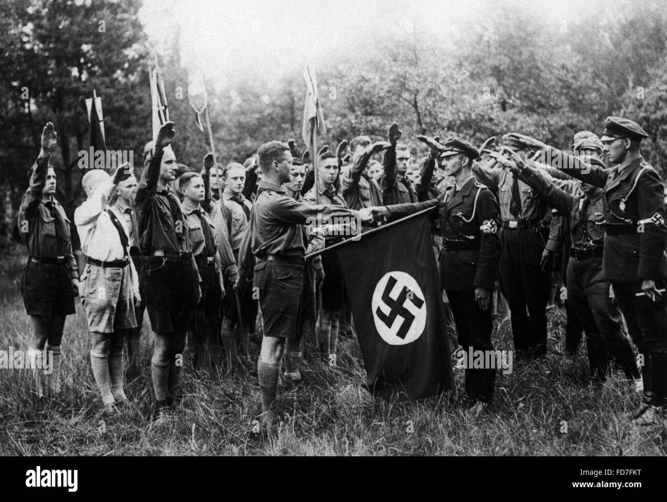 Eintritt in die Hitler-Jugend Stockfoto