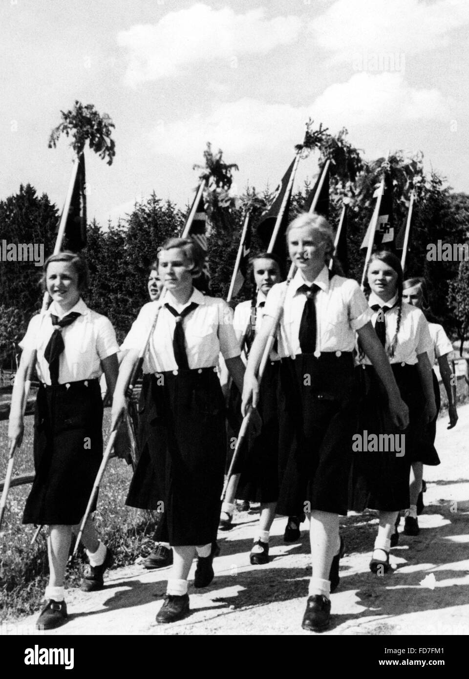 BDM-Mädchen marschieren, 1936 Stockfoto
