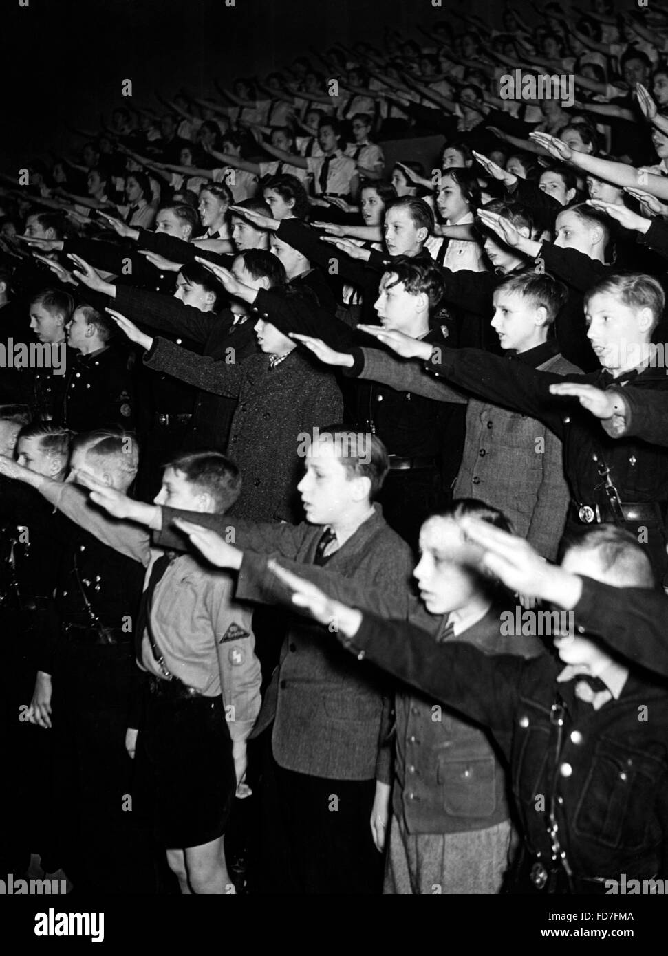 Verpflichtung der Jugend (Verpflichtung der Jugend) Zeremonie im Theater des Zeit in Berlin, 1940 Stockfoto