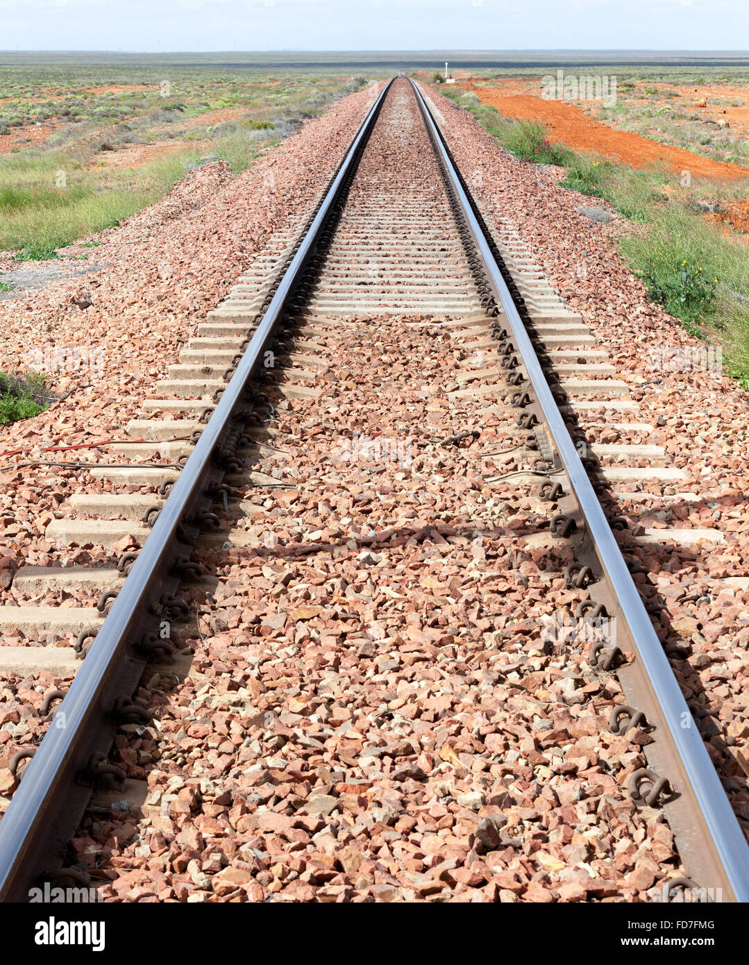 Zug verfolgen outback Australien in der Nähe von Heu Stockfoto