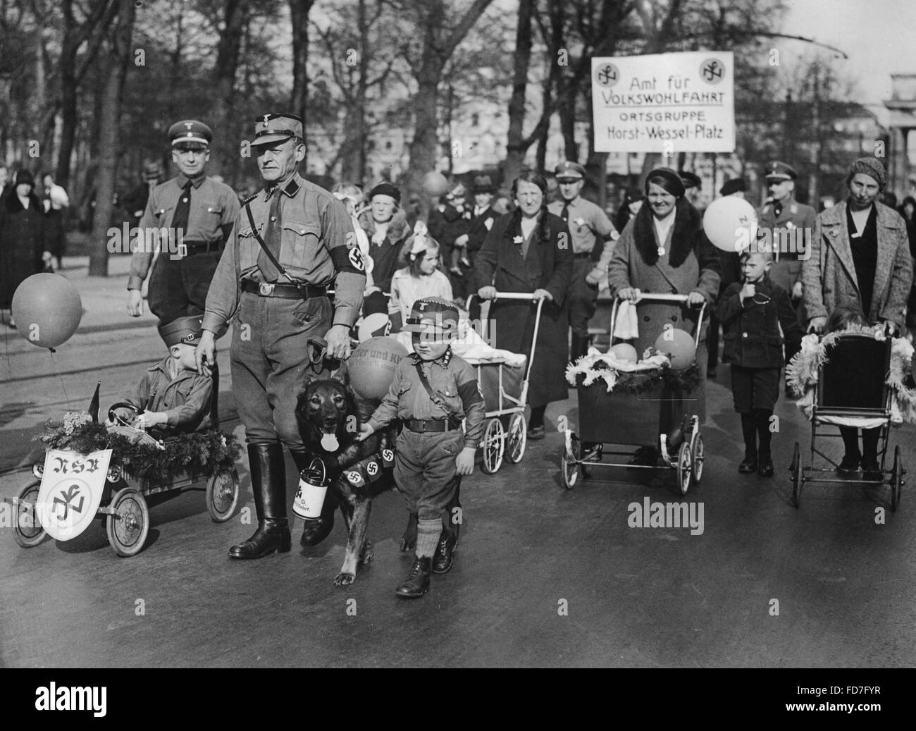 NSV Propaganda Kundgebung am Tag der "Mutter und Kind" in Berlin, 1934 Stockfoto