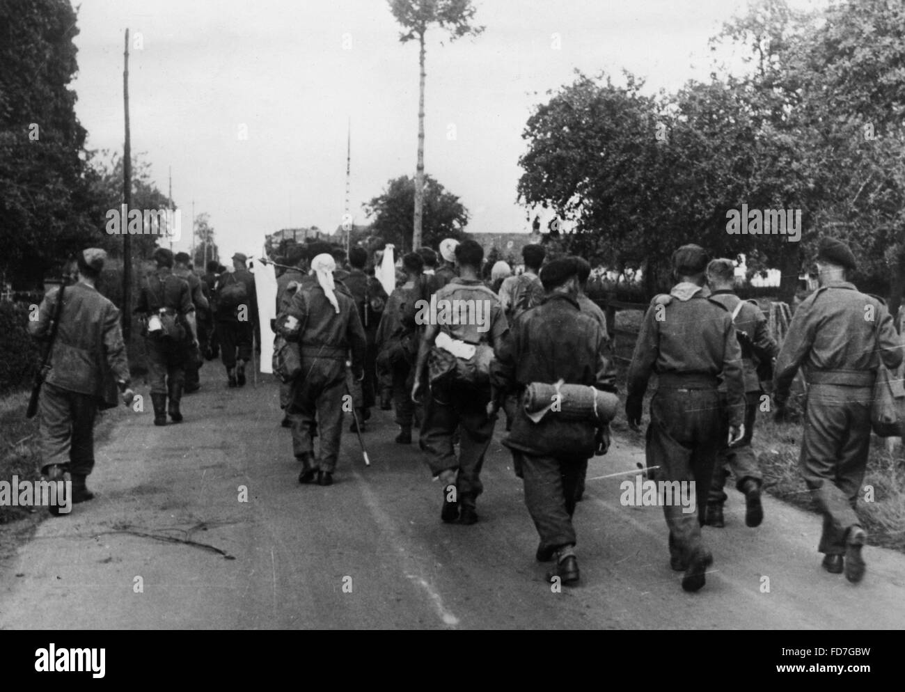 Gefangene alliierte Soldaten während des Rückzugs aus Frankreich, 1944 Stockfoto