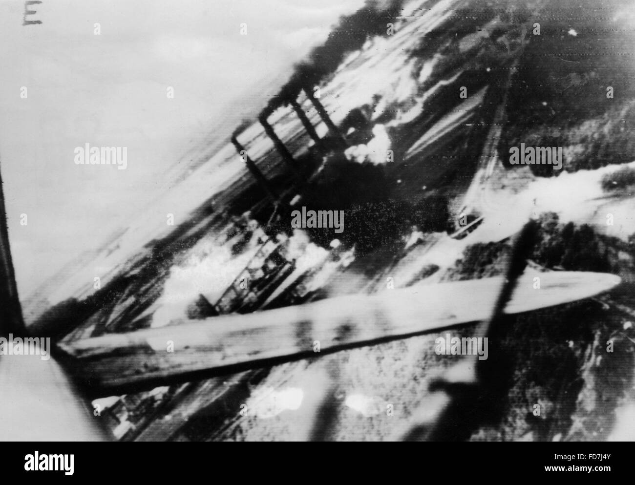 Luftangriff auf Industrieanlagen an Köln, 1941 Stockfoto