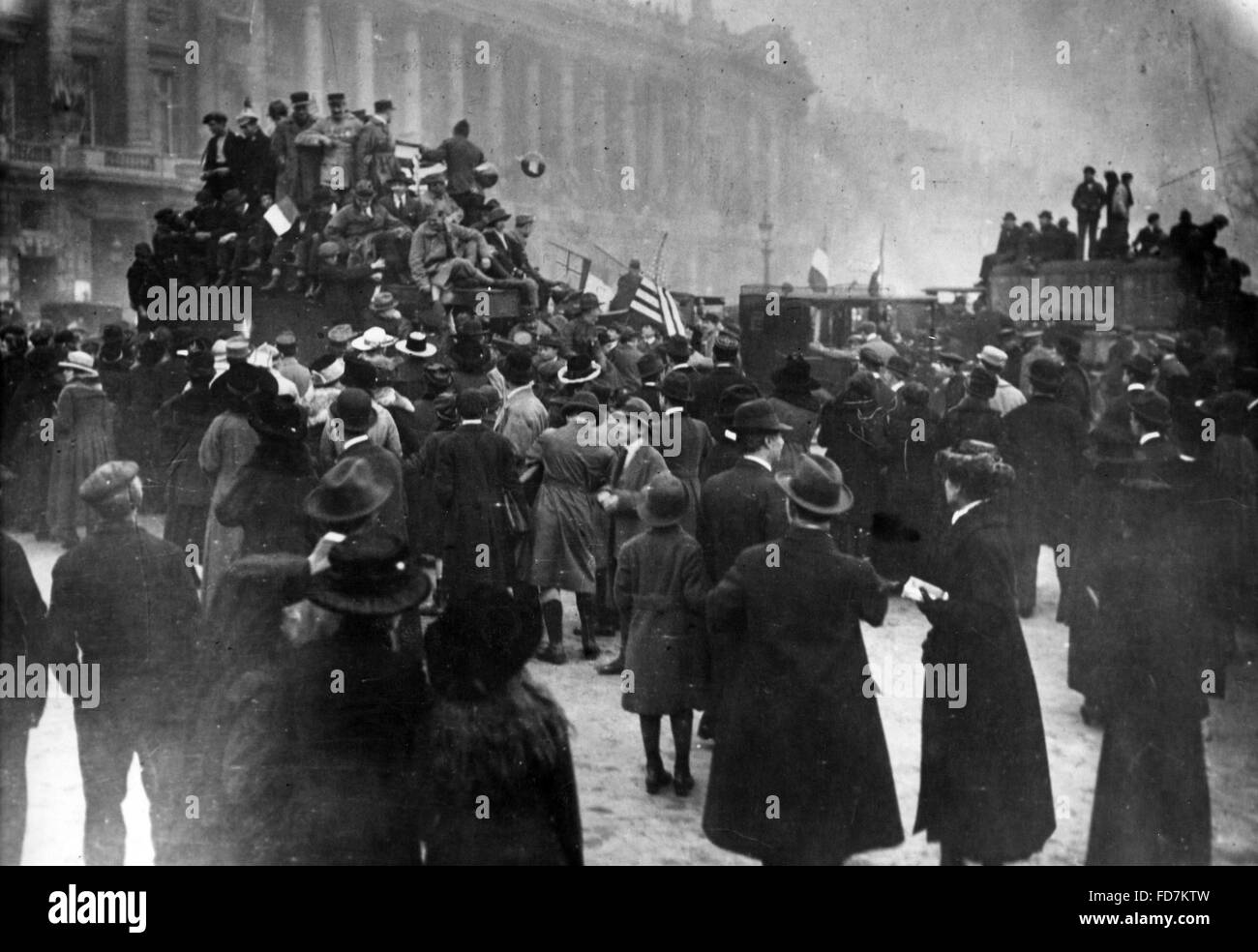 Feiert den Waffenstillstand in Paris, 1918 Stockfoto
