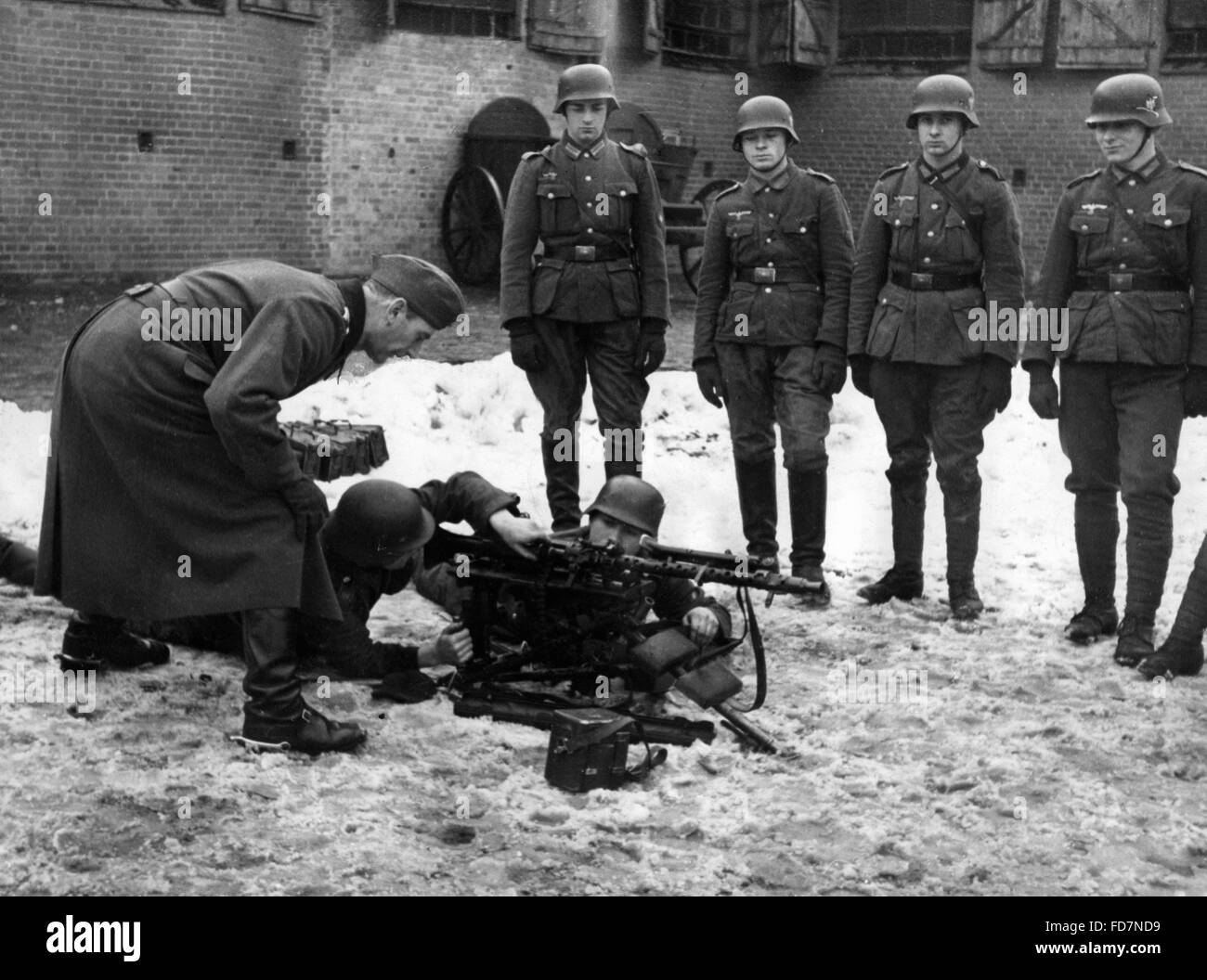 Rekruten beim Feuern Übung mit MG 34 Stockfoto