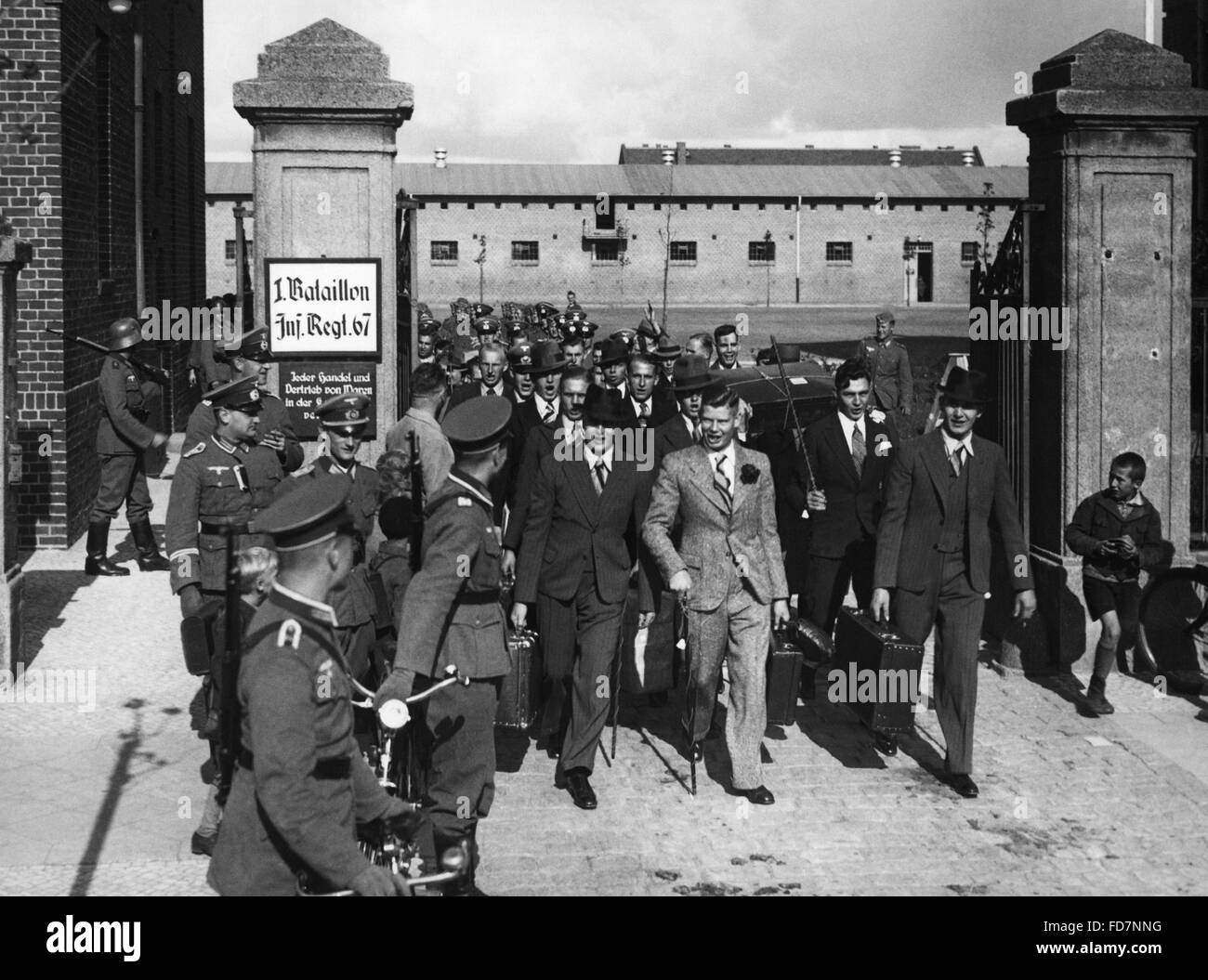 Reservisten März aus der Kaserne, 1936 Stockfoto