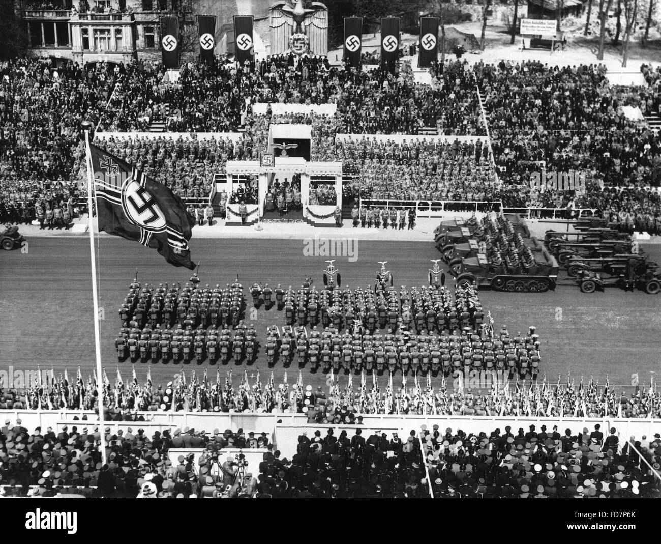 Militärparade der Wehrmacht anlässlich Hitlers Geburtstag in Berlin, 1939 Stockfoto