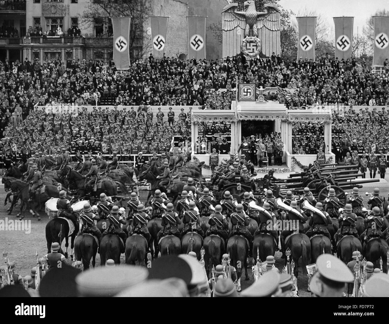 Militärparade der Wehrmacht anlässlich Hitlers Geburtstag in Berlin, 1939 Stockfoto