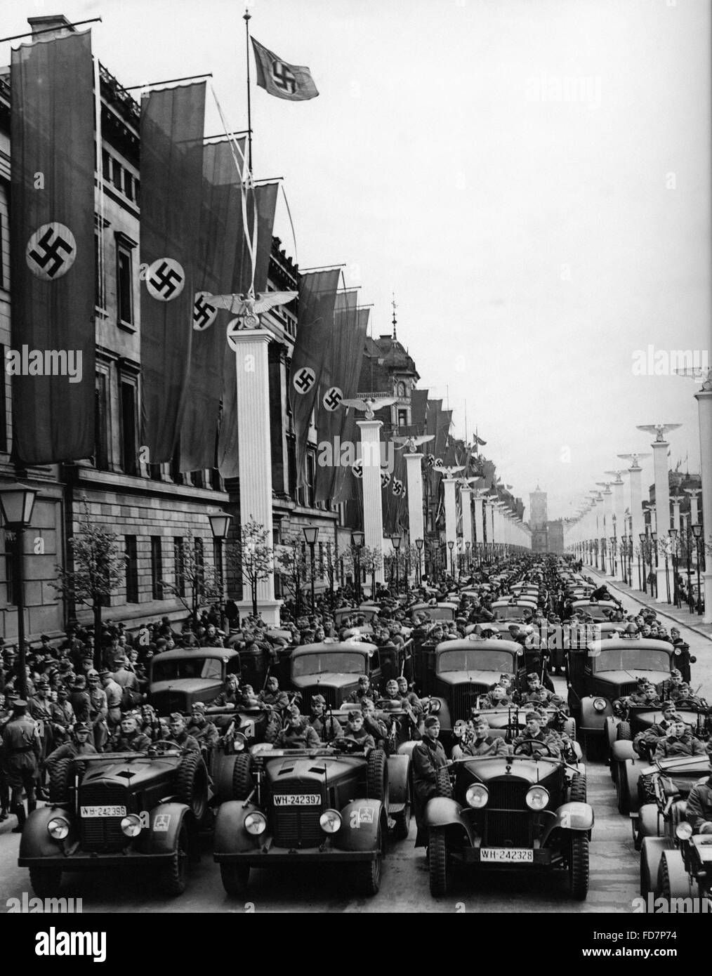 Militärparade der Wehrmacht anlässlich Hitlers Geburtstag in Berlin, 1939 Stockfoto