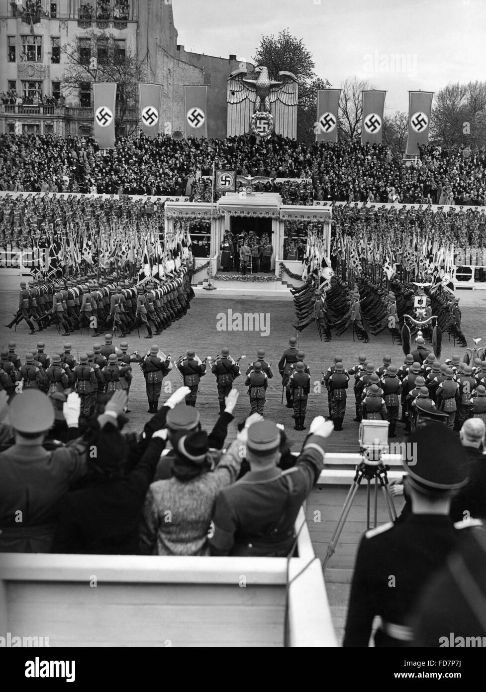 Militärparade der Wehrmacht anlässlich Hitlers Geburtstag in Berlin, 1939 Stockfoto