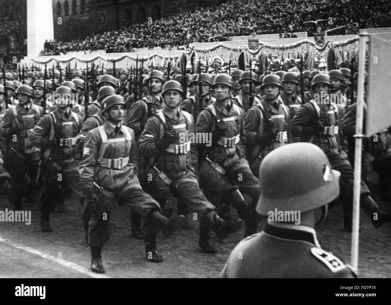 Militärparade der Wehrmacht anlässlich Hitlers Geburtstag in Berlin, 1939 Stockfoto