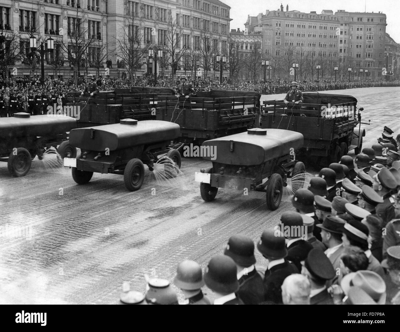 Militärparade der Wehrmacht anlässlich Hitlers Geburtstag in Berlin, 1939 Stockfoto