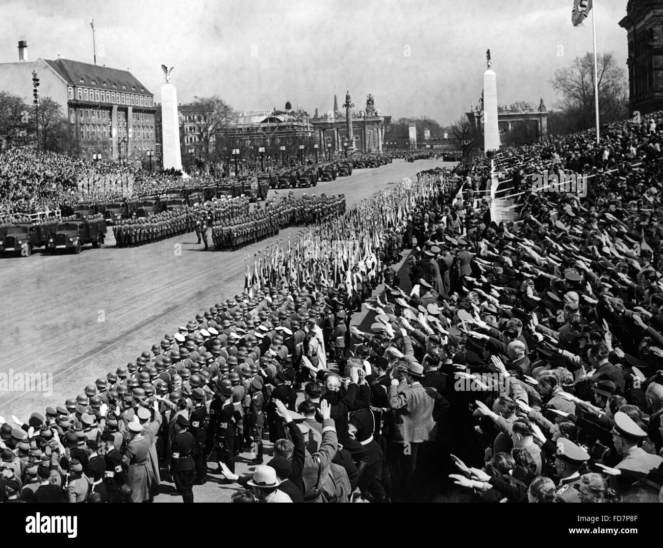 Parade wehrmacht hitlers birthday -Fotos und -Bildmaterial in hoher Auflösung – Alamy