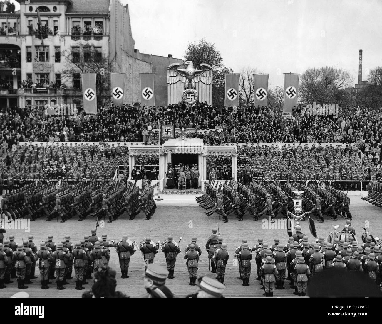 Militärparade der Wehrmacht anlässlich Hitlers Geburtstag in Berlin, 1939 Stockfoto