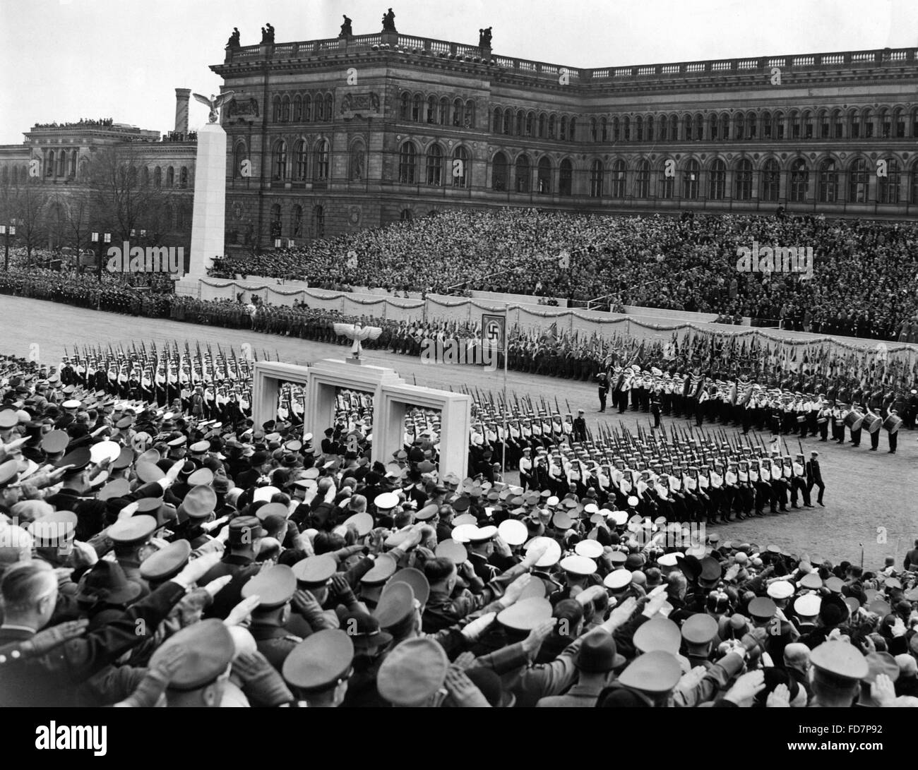 Militärparade der Wehrmacht anlässlich Hitlers Geburtstag in Berlin, 1939 Stockfoto