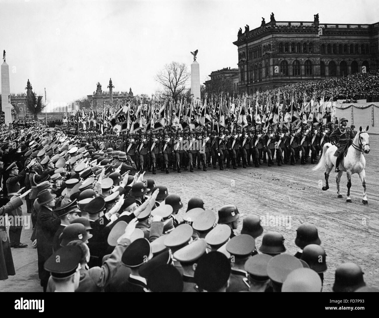 Militärparade der Wehrmacht anlässlich Hitlers Geburtstag in Berlin, 1939 Stockfoto