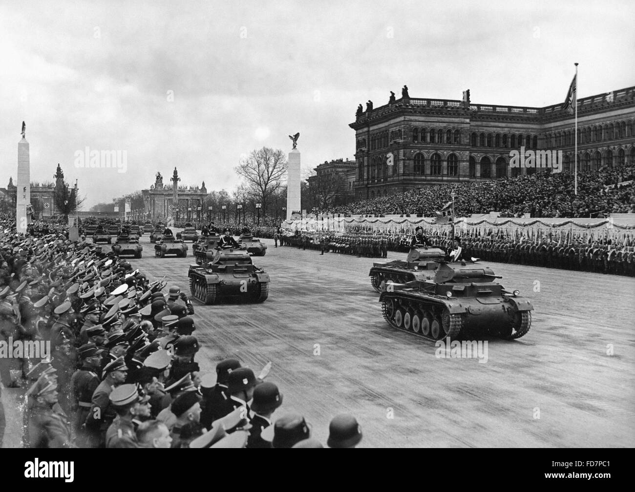 Militärparade der Wehrmacht anlässlich Hitlers Geburtstag in Berlin, 1939 Stockfoto