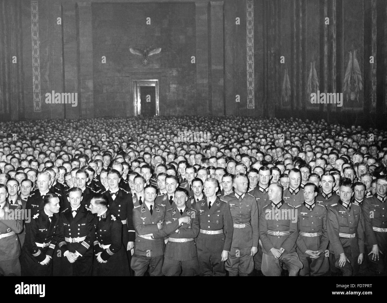 Absolventen der Offiziersklasse 1938 werden 1939 von Adolf Hitler empfangen. Stockfoto