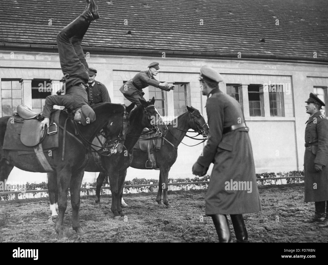 Kavallerie der Wehrmacht während einer Übung in den 30er Jahren