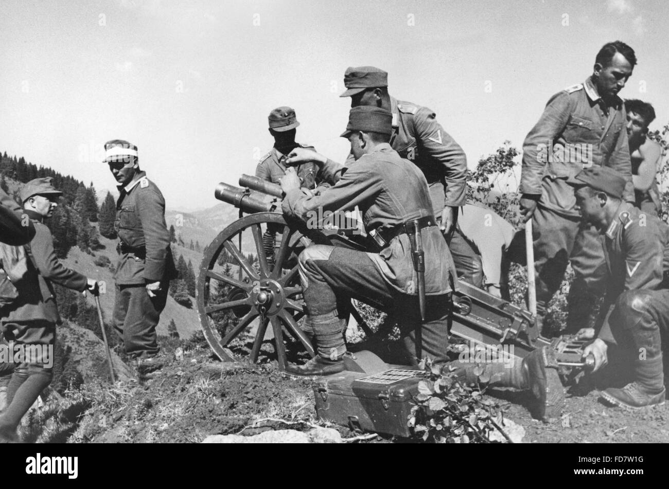 Gebirgstruppe der Reichswehr mit Kanone Stockfotografie Alamy