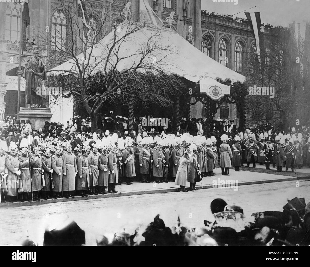 Parade für den Kaiser auf der Maximilianstraße in München, 1906. Stockfoto