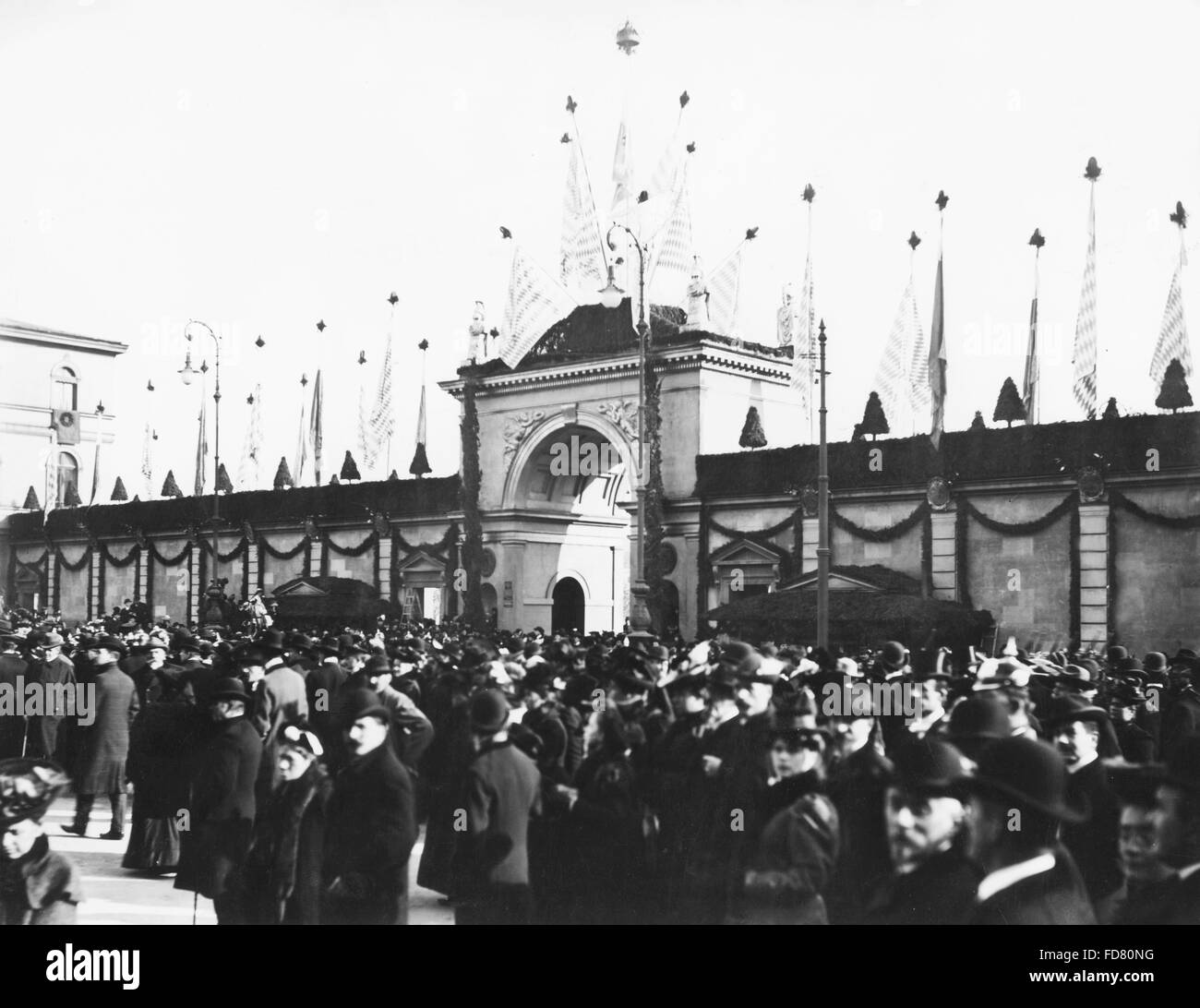 Dekoration auf dem Hofgartentor in München für den Besuch von Kaiser Wilhelm II., 1906. Stockfoto