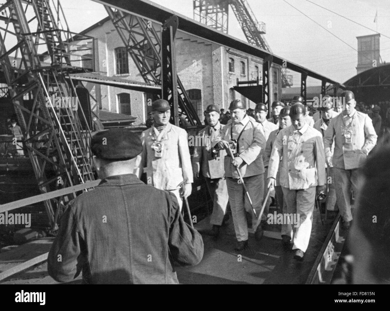 Hermann Göring bei der Inspektion eines Kohlekraftwerks, 1933-1939 Stockfoto