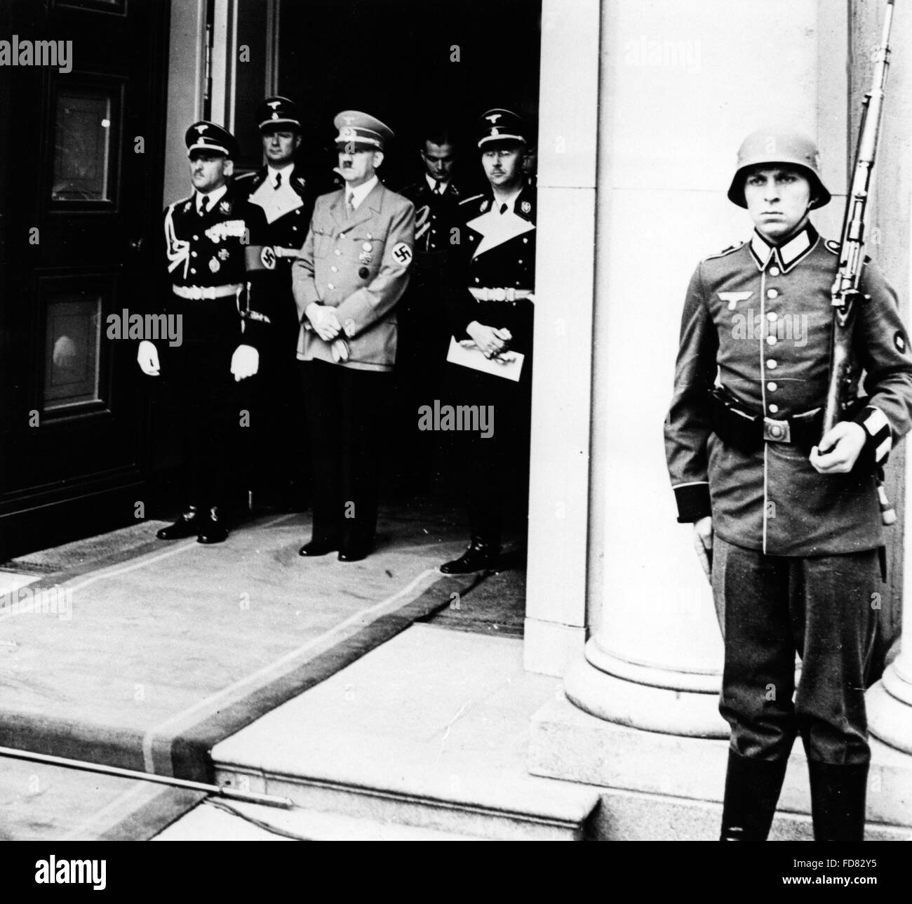 Adolf Hitler zu seinem 50. Geburtstag in die Reichskanzlei 1939 Stockfoto