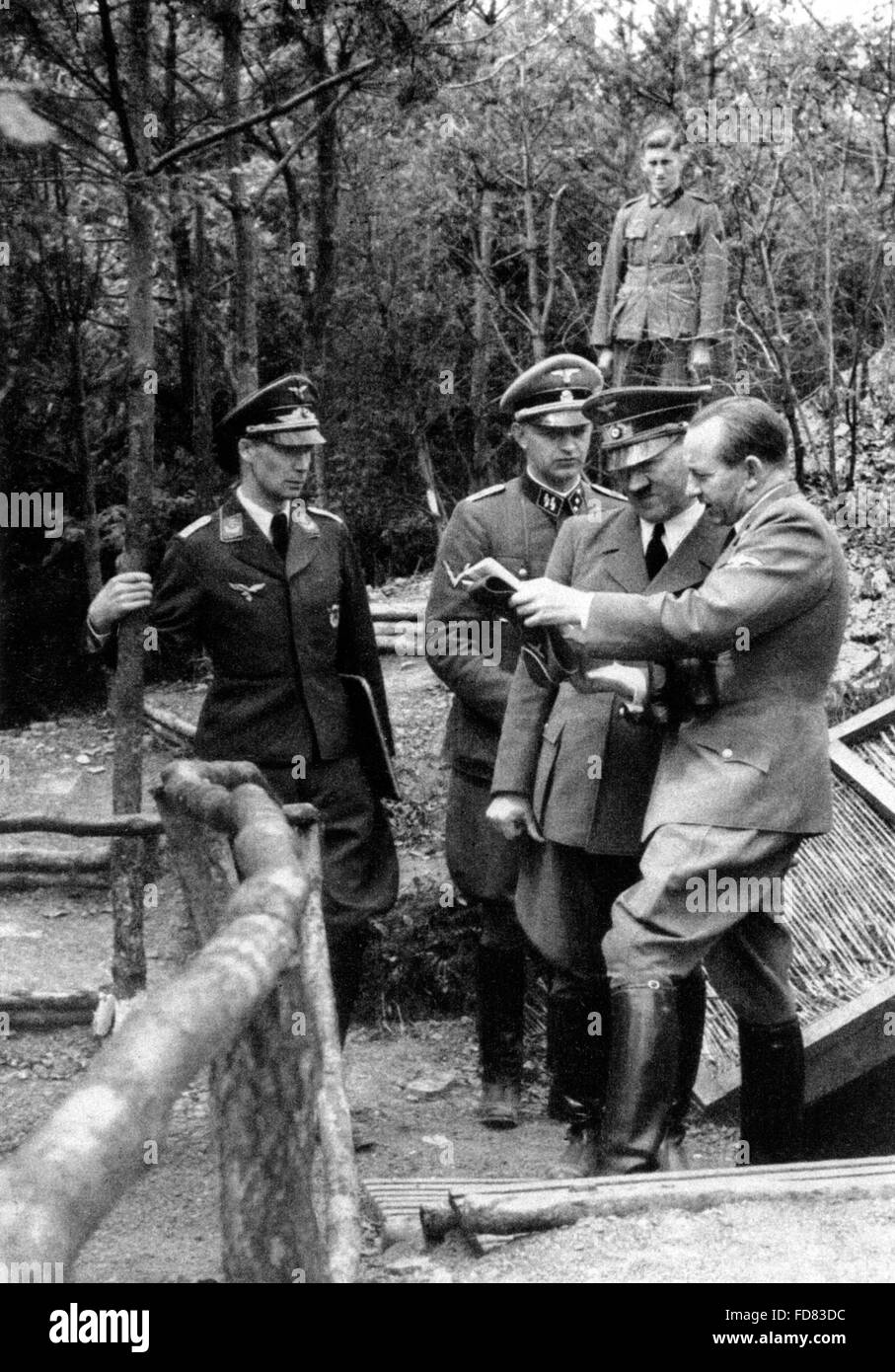 Adolf Hitler mit Otto Dietrich in seinem Hauptquartier an der Westfront, 1940 Stockfoto