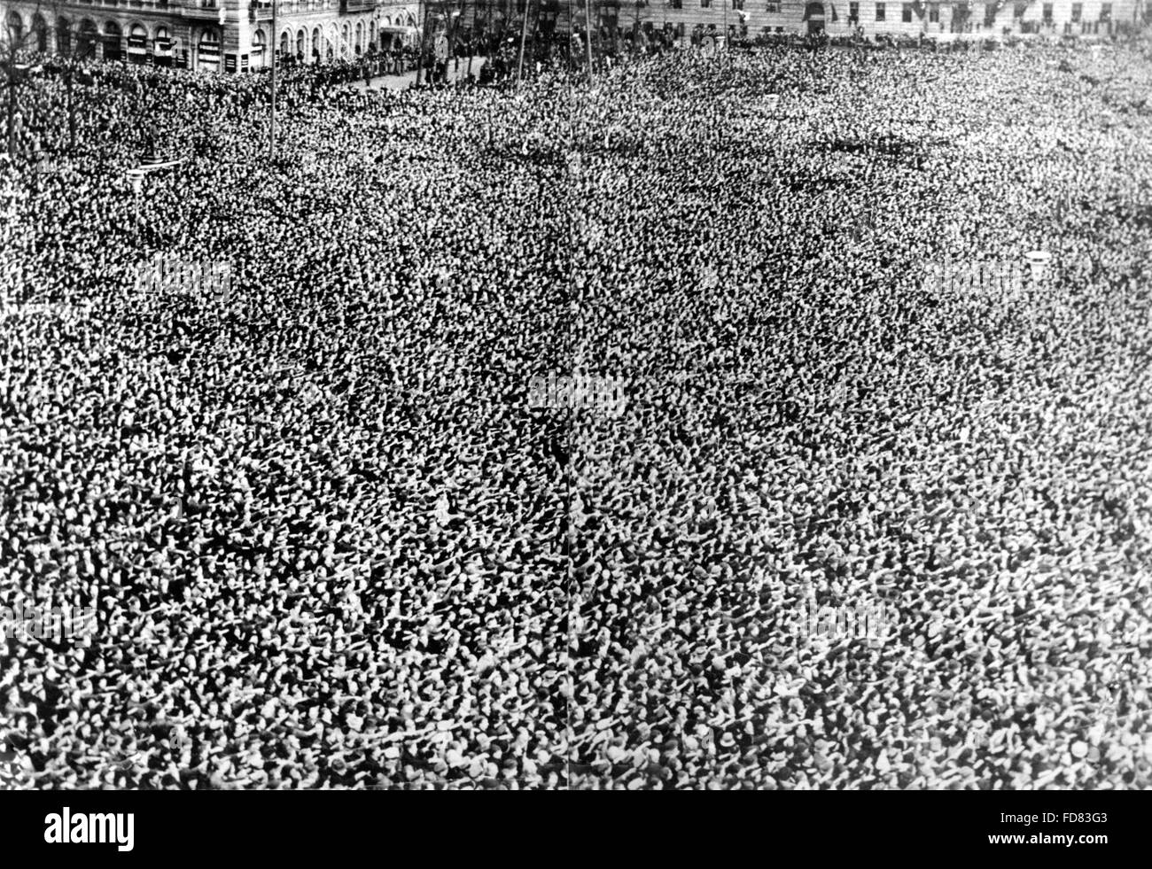 Menge in Berlin nach der Annexion Österreichs im Jahre 1938 Stockfoto