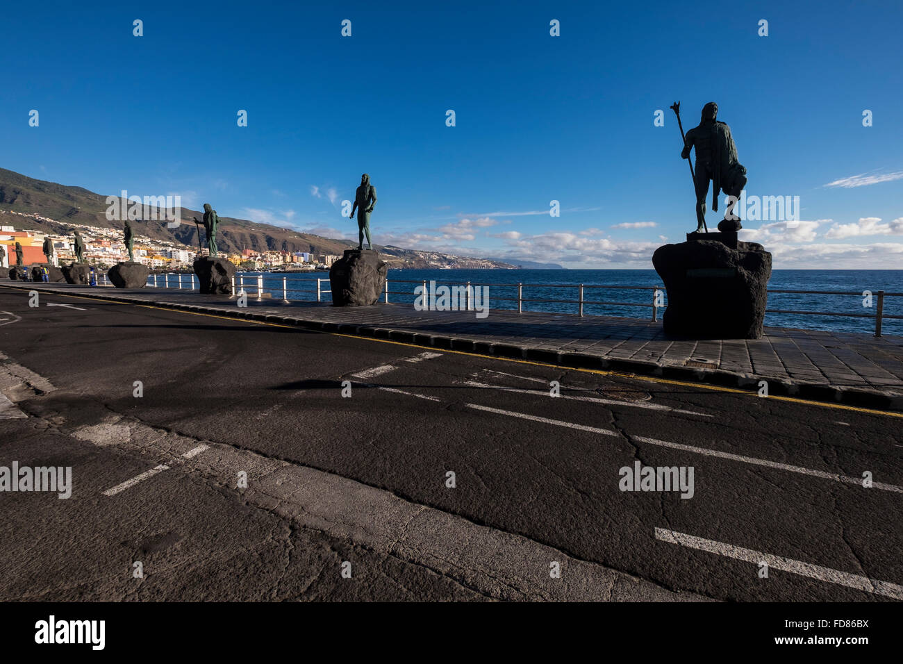 Statuen der liegt oder Guanchen Könige vor der spanischen Eroberung in der Plaza in Candelaria, Kanarischen Insel Teneriffa regierte Stockfoto