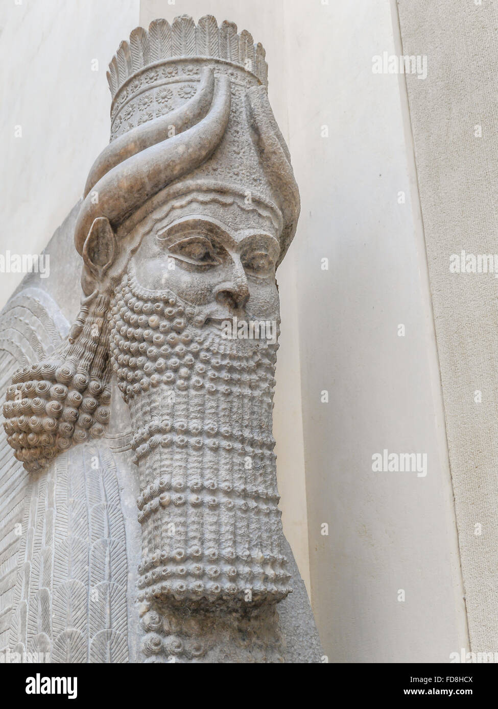 PARIS, Frankreich - 28. August 2013: - Nahaufnahme des assyrischen Stierkopf geflügelte, Khorsabad, Vertretung wohlwollenden spirituelle Wächter Stockfoto