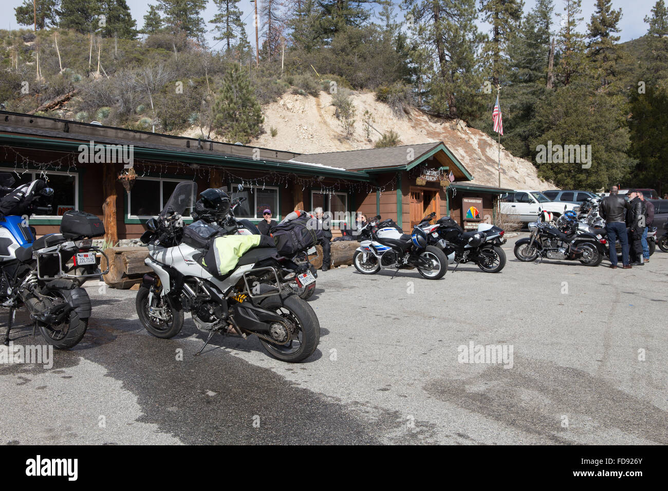 Newcomb Ranch ist ein Roadhouse auf Angeles National Forest ist ein beliebter Zwischenstopp für Motorradfahrer auf der Autobahn Angeles Kamm Stockfoto