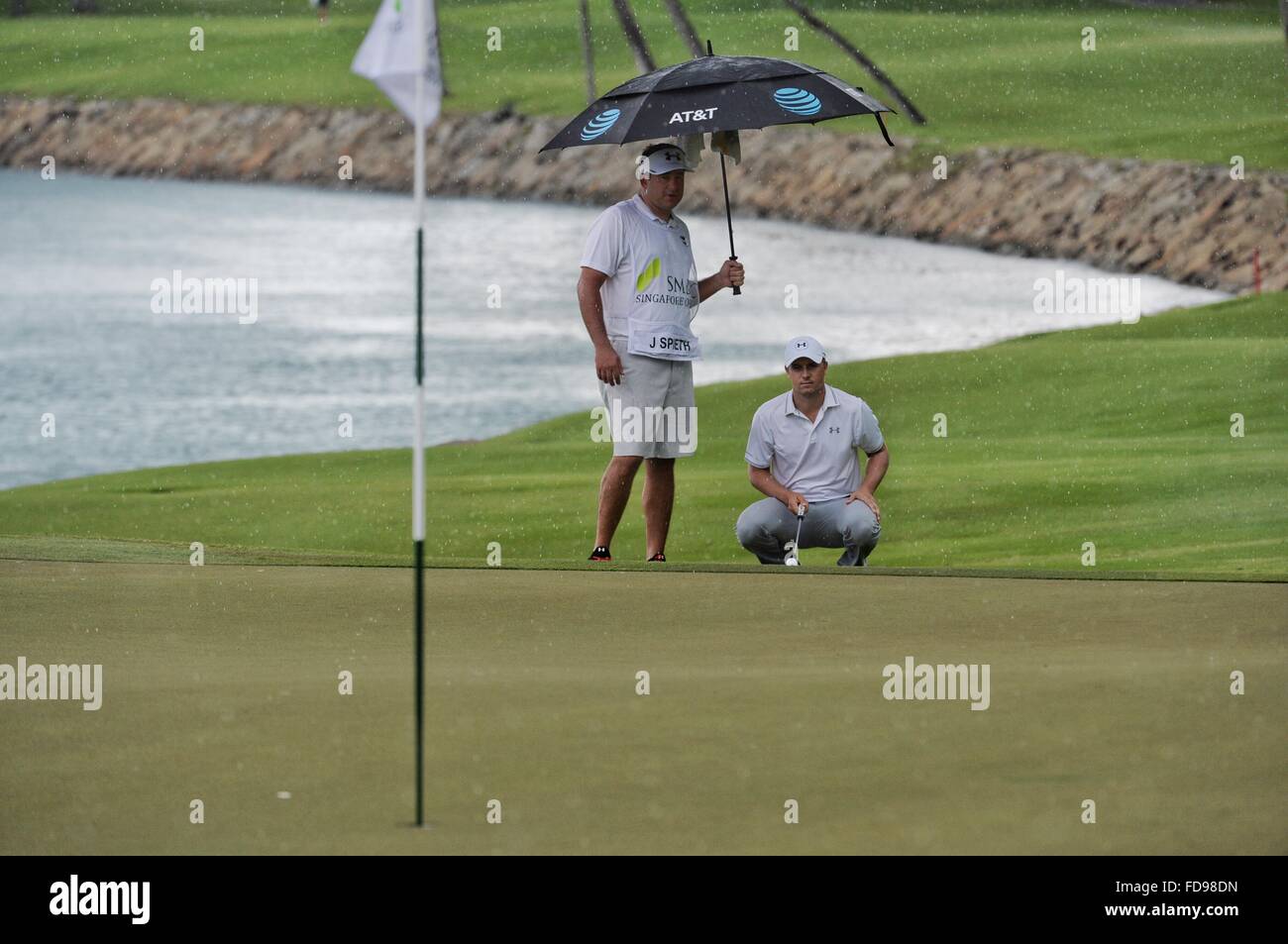 Singapur, Singapur. 29. Januar 2016. Jordan Spieth (R) der Vereinigten Staaten tritt während der SMBC Singapur Open in Sentosa Golfclub Serapong Kurs, Singapur, 29. Januar 2016 statt. Bildnachweis: Dann Chih Wey/Xinhua/Alamy Live News Stockfoto