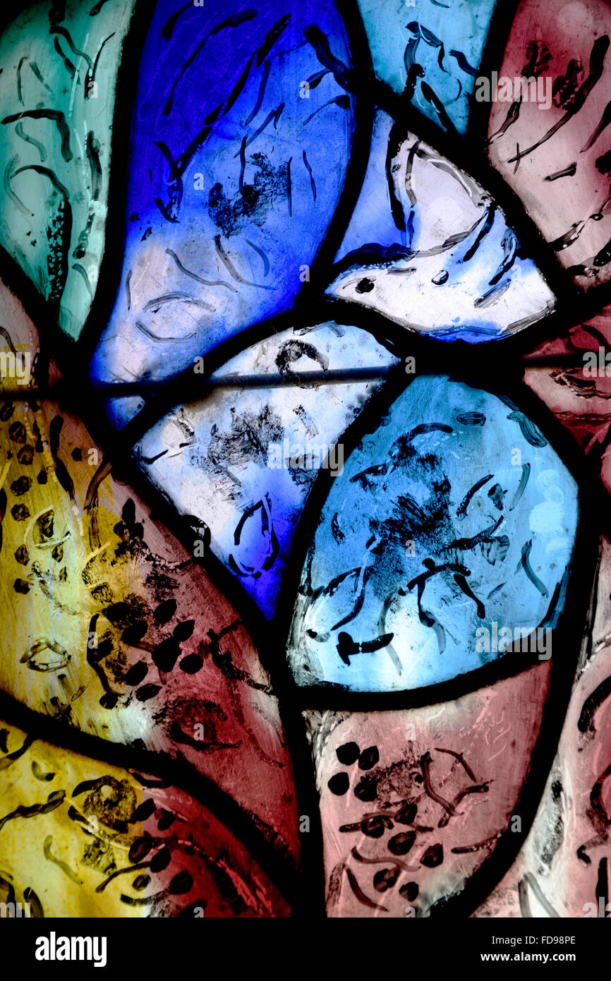 Tudeley, Tonbridge, Kent, UK. All Saints Church. Glasfenster von Marc Chagall - Vogel Stockfoto