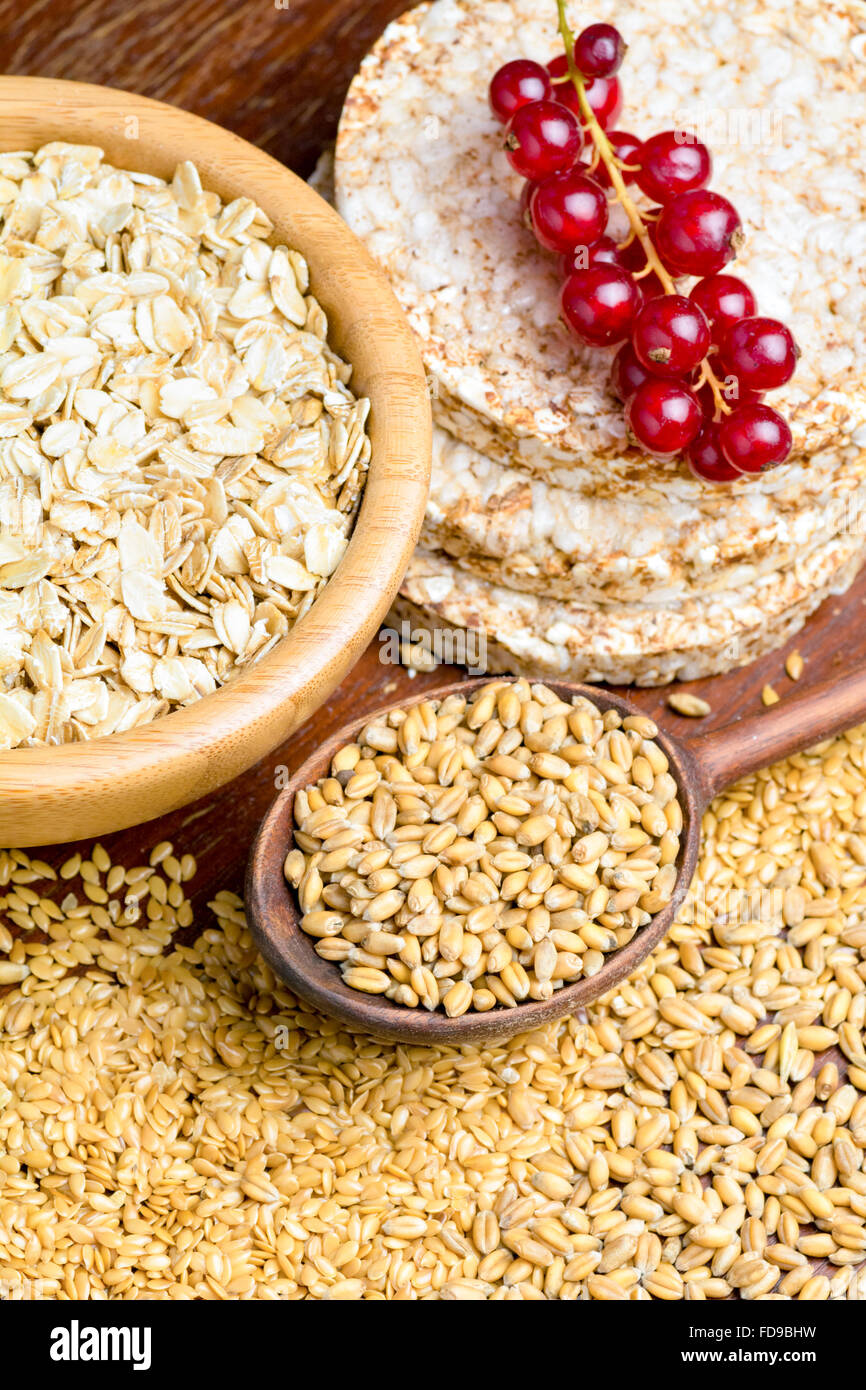 Getreide, Samen und Getreide Fladenbrot. Gesunde Ernährung-Backen-Konzept Stockfoto