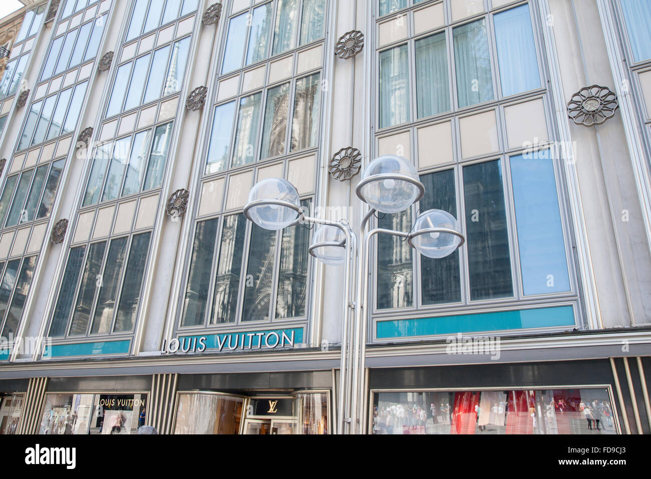 Louis vuitton shop cologne germany Fotos und Bildmaterial in hoher Auflösung Alamy