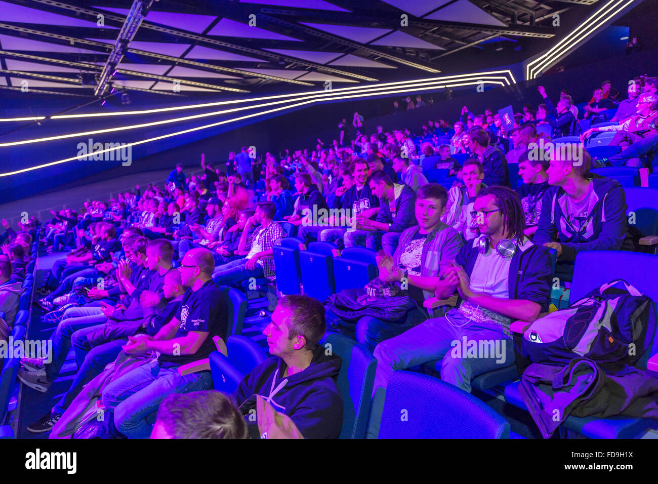 Posen, Polen, Besucher auf die Poznan Game Arena Stockfoto