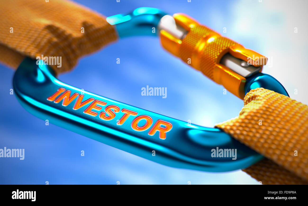 Anleger auf blauen Karabiner mit einem Orange Seile. Selektiven Fokus. Stockfoto