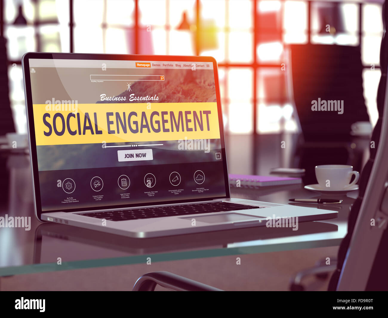 Soziales Engagement-Konzept. Closeup-Landing-Page auf Laptop-Bildschirm auf Hintergrund komfortabel arbeiten Platz im modernen Büro. B Stockfoto