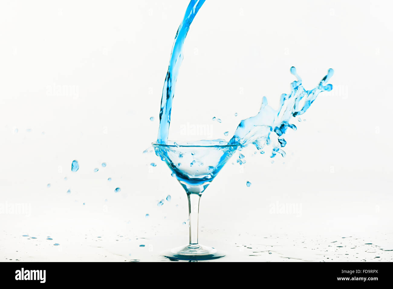 Alkohol Getränke Glas gießen niemand Stockfoto