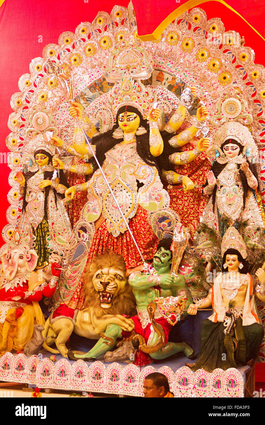 1 Erwachsener Mann Pandit Durga Puja Gott Statuen Stockfoto