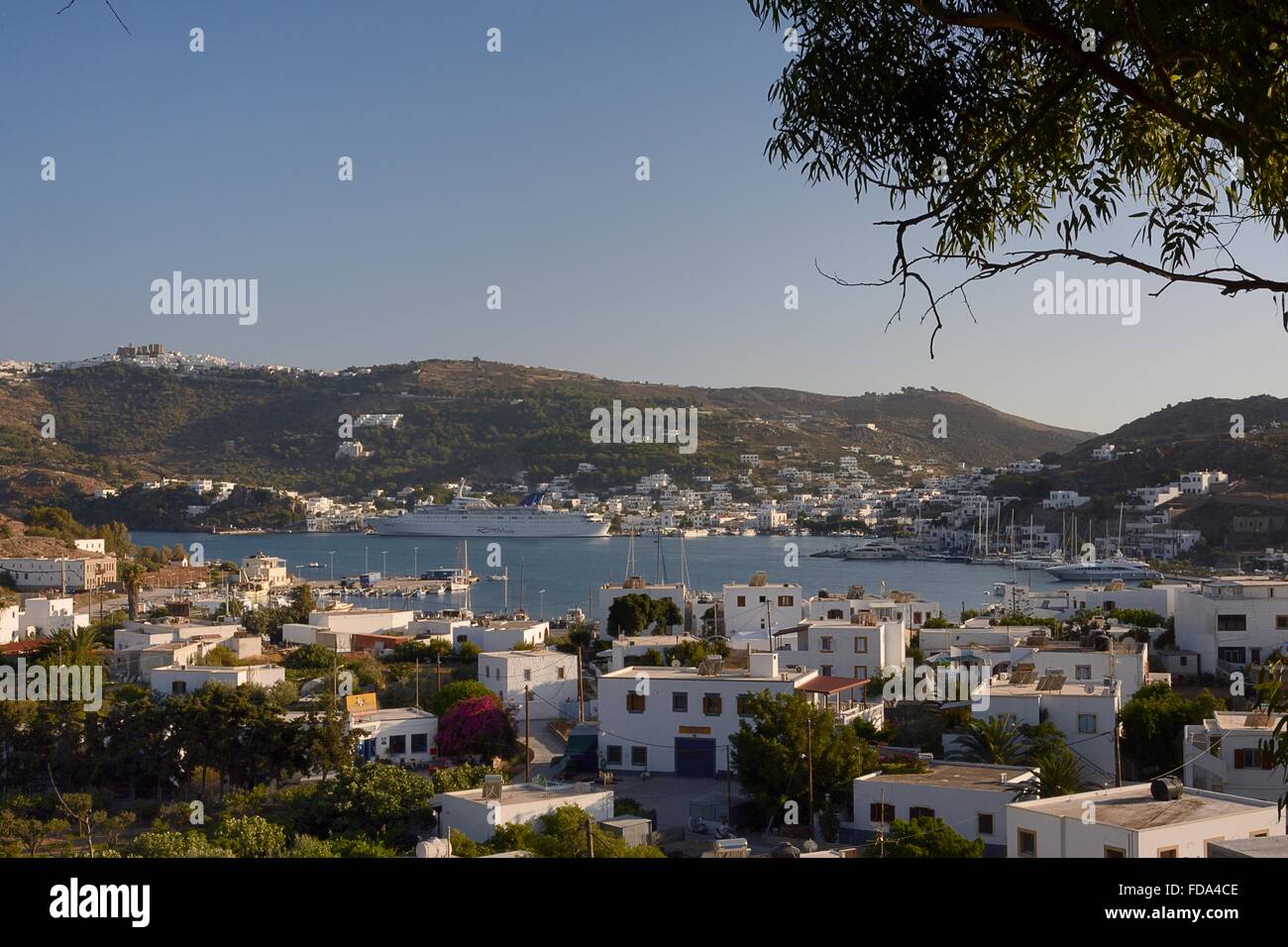 Übersicht der Skala Hafen von Patmos, Dodekanes, Griechenland. Stockfoto